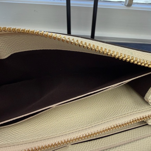 Coach Ivory Croc-Embossed Wallet - Picture 6 of 9